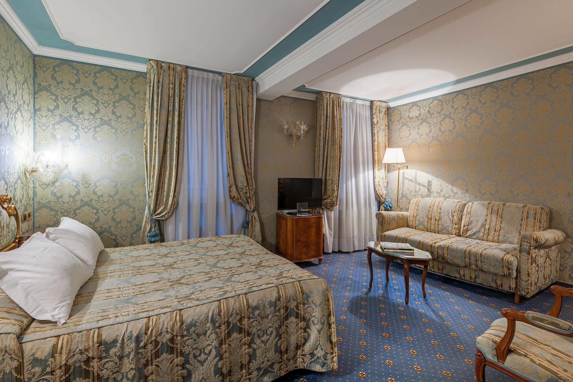 Hotel Al Ponte Antico 4*