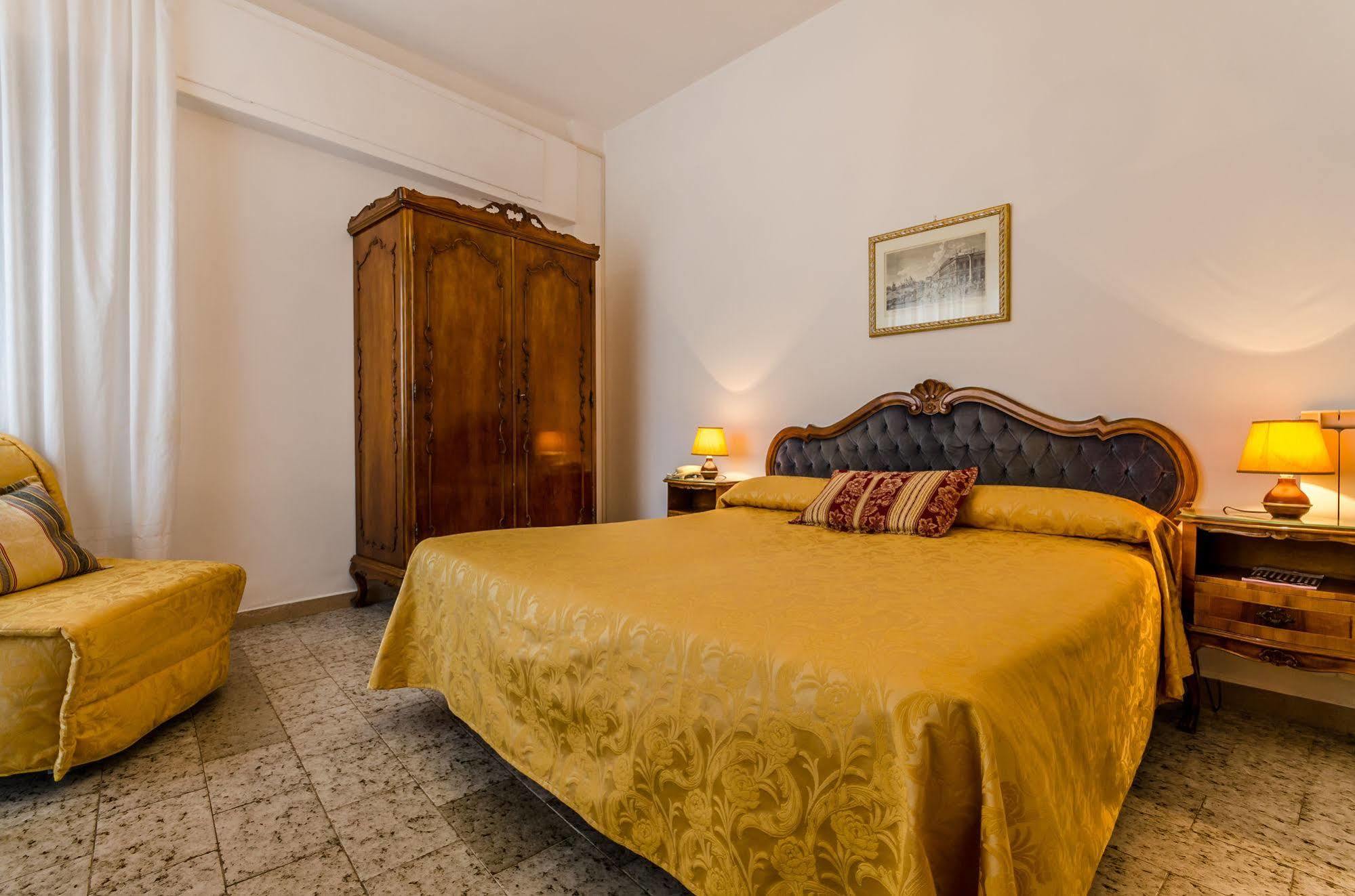 Ariel Silva Hotel 2*