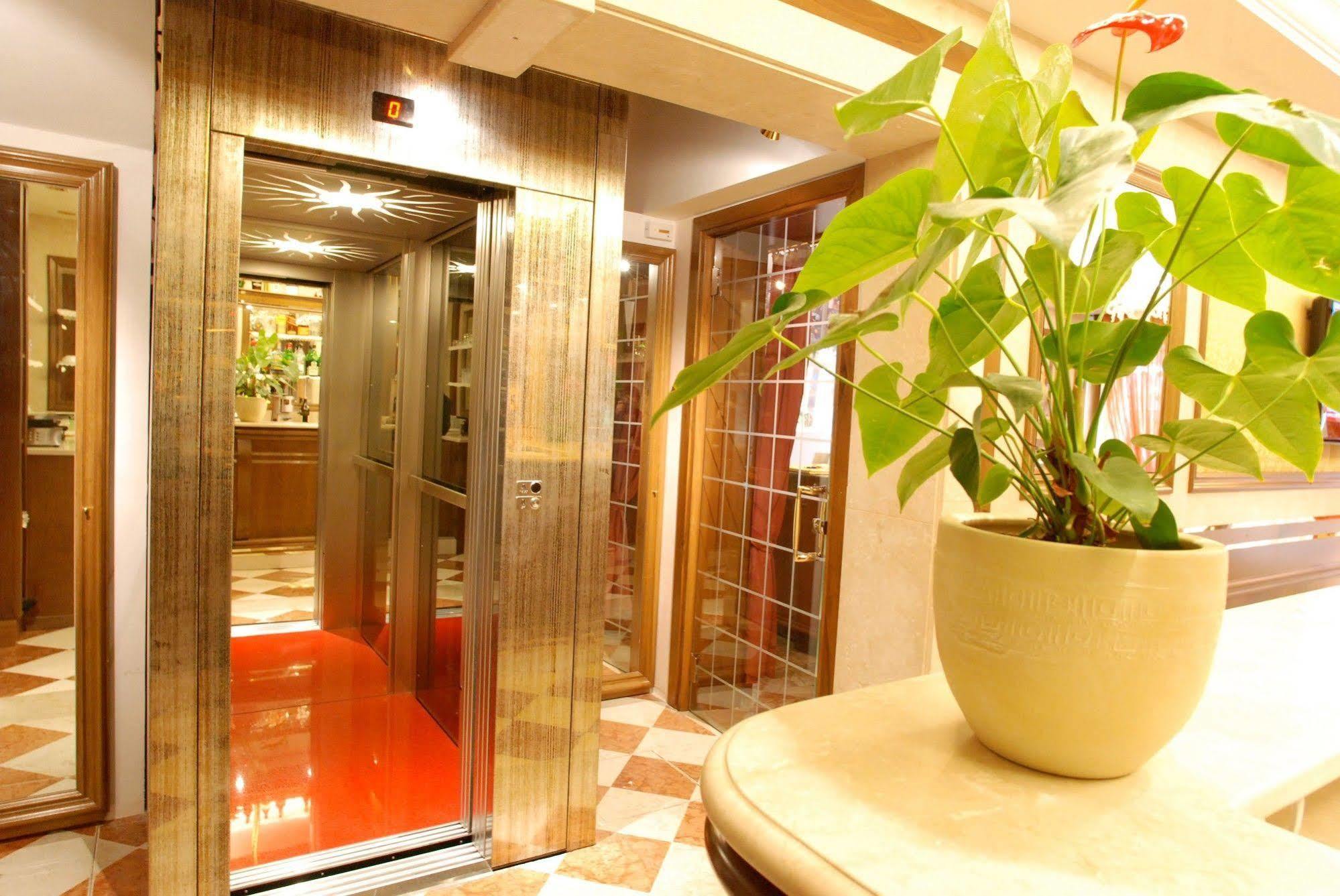 Fontana Hotel