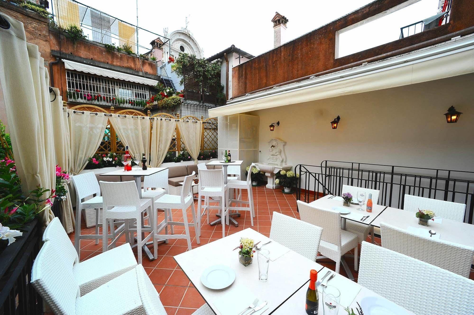 Fontana Hotel Venise
