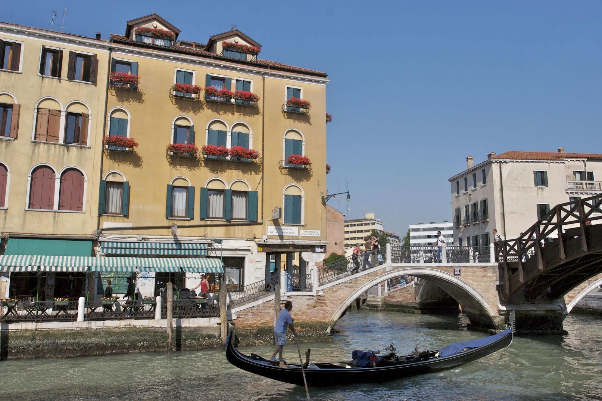 Arlecchino Hotel 3*