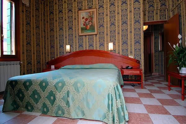 Rosa Hotel 2*