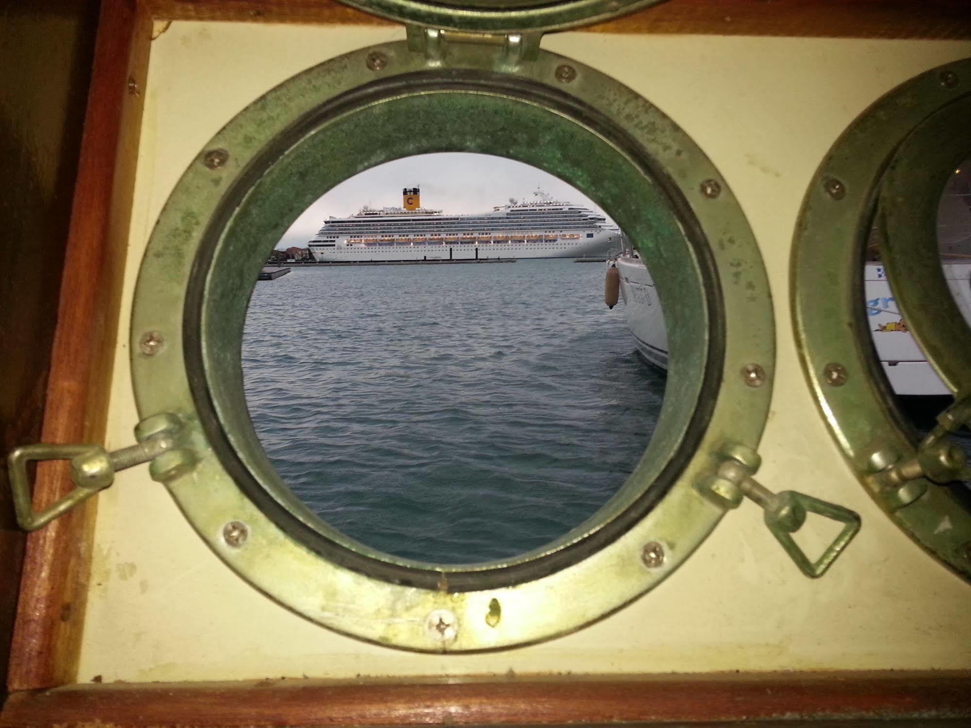 Botel Boat & Breakfast Caicco Freedom Venedig