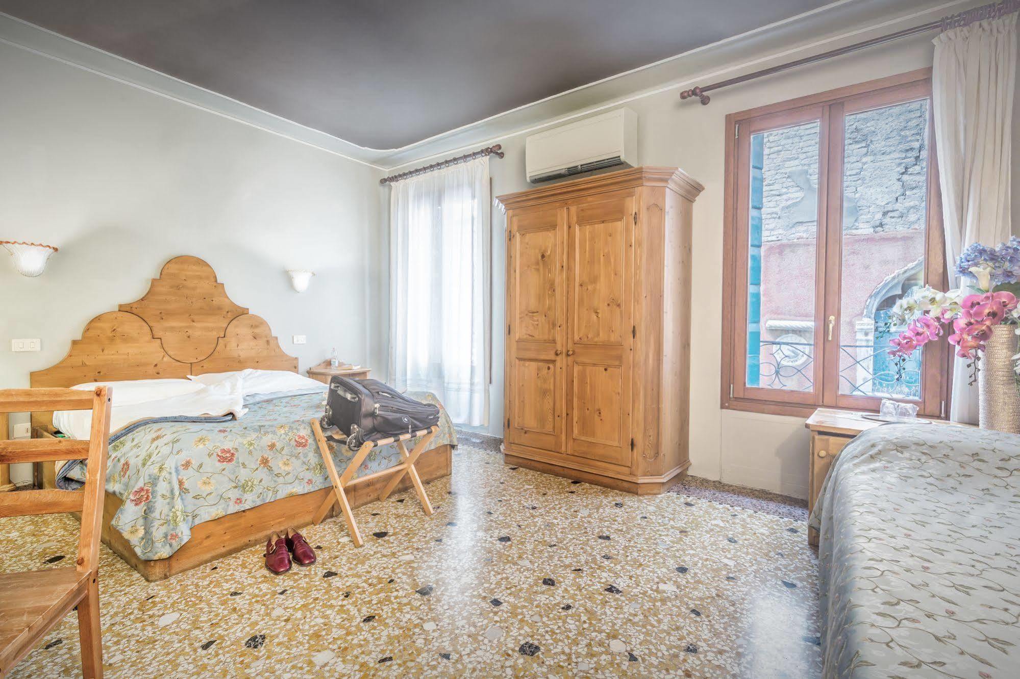 Bareteri Hotel Venise