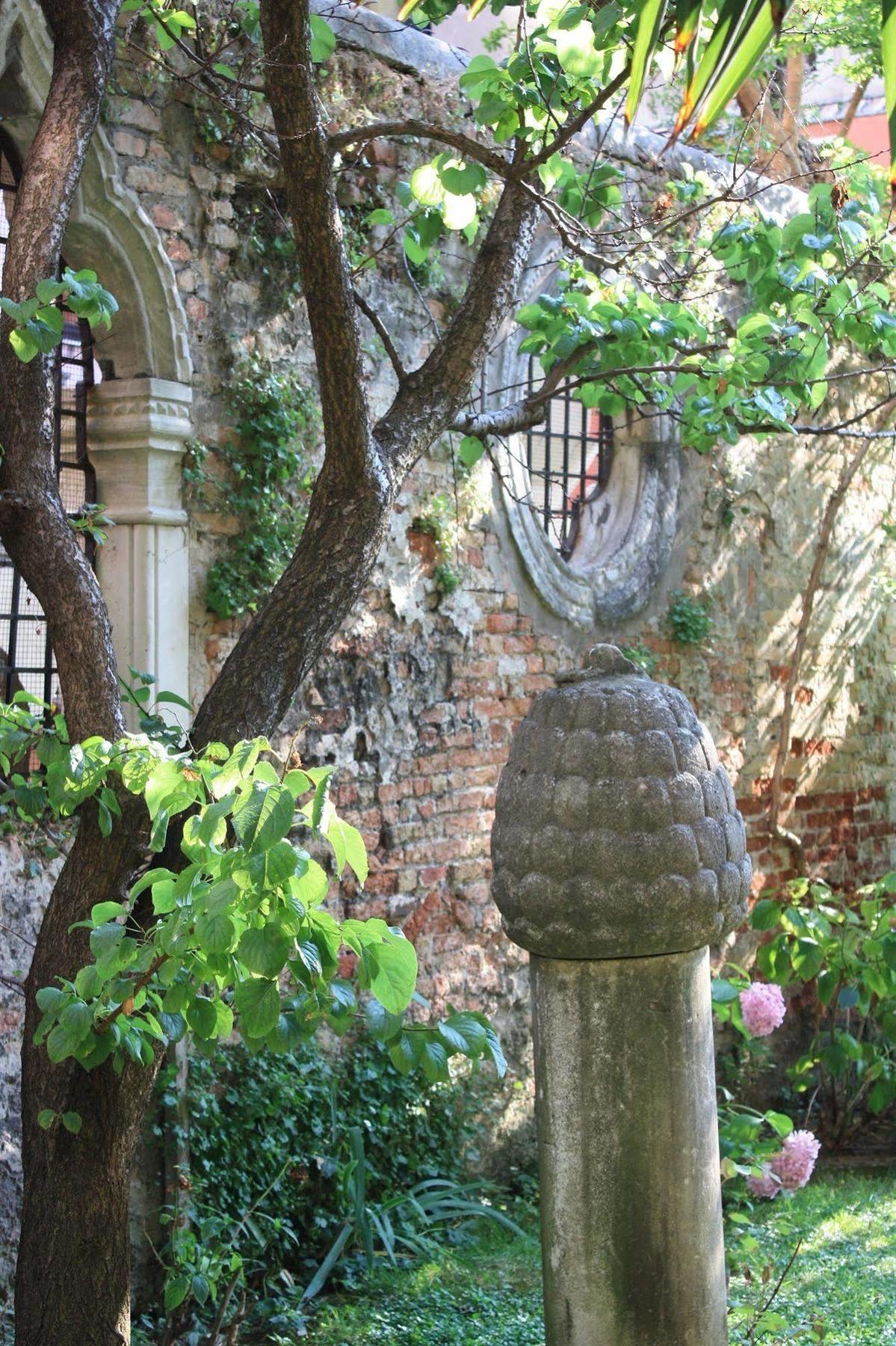 Garden Ca' Rezzonico Venise