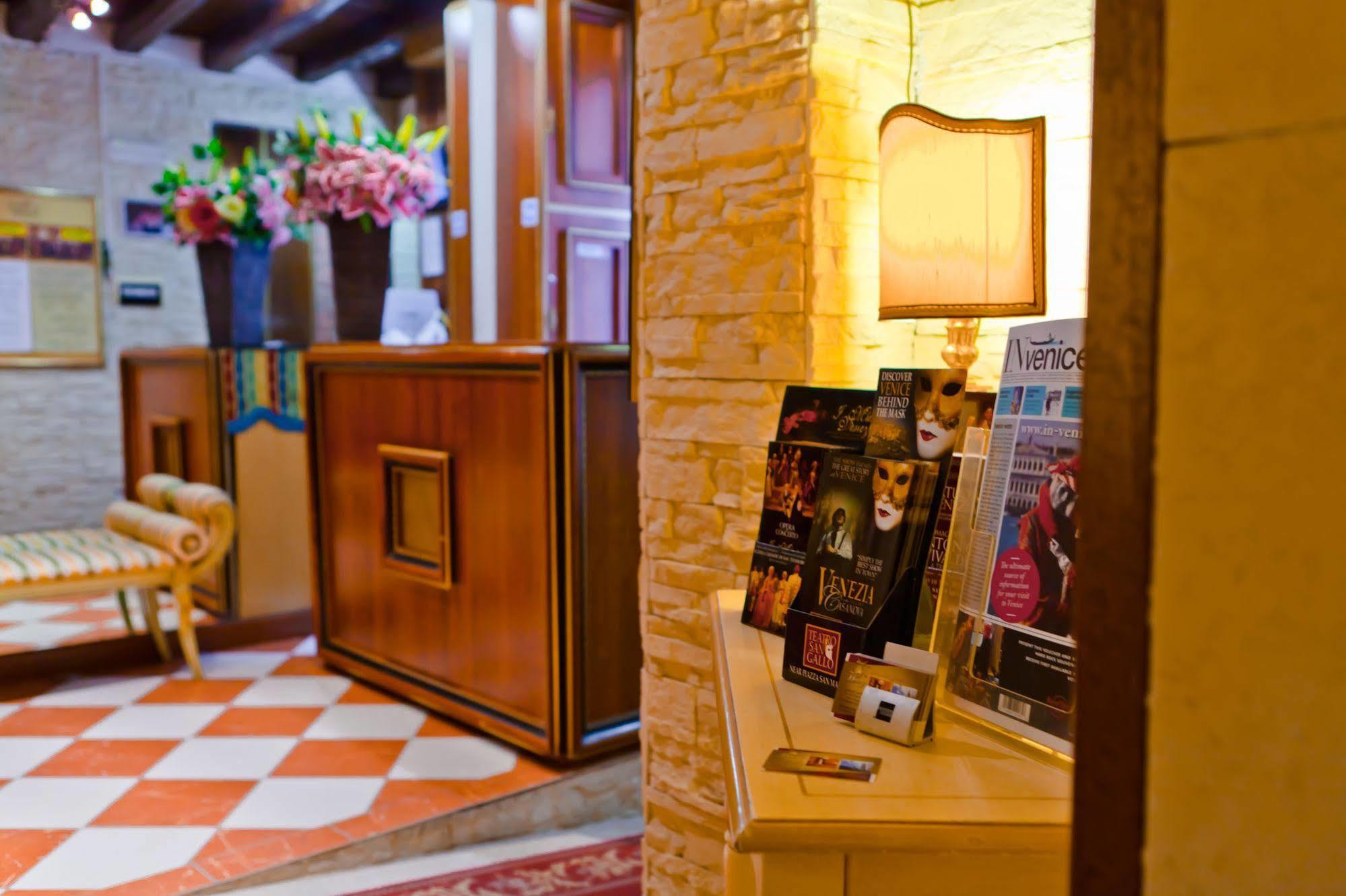 Henry Hotel 2*