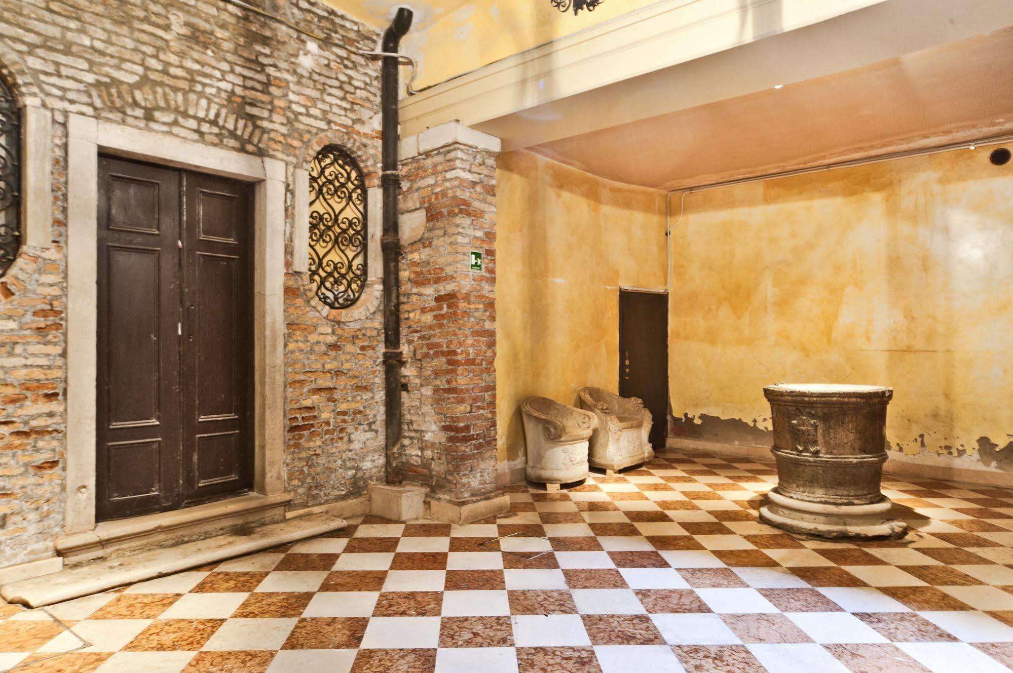 Very In Historical 1600 Palace With Lift A Few Min Walk From San Marco Square Venetië