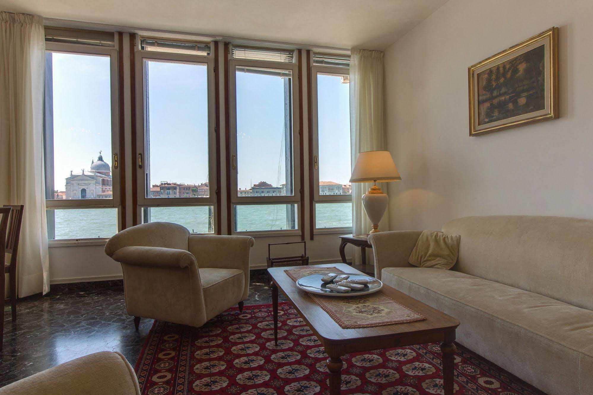 Ve.n.i.ce Cera Palazzo Gardella * Venedig