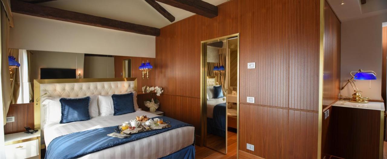 Hotel Santa Croce Boutique 4*