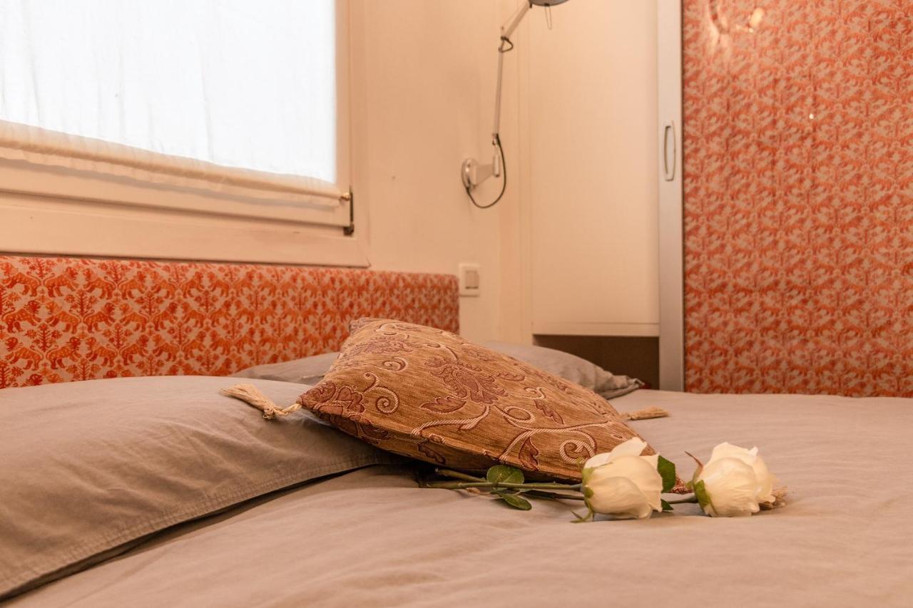 Gold And Red - The Venetian Style With Terrace Appartement Venetië