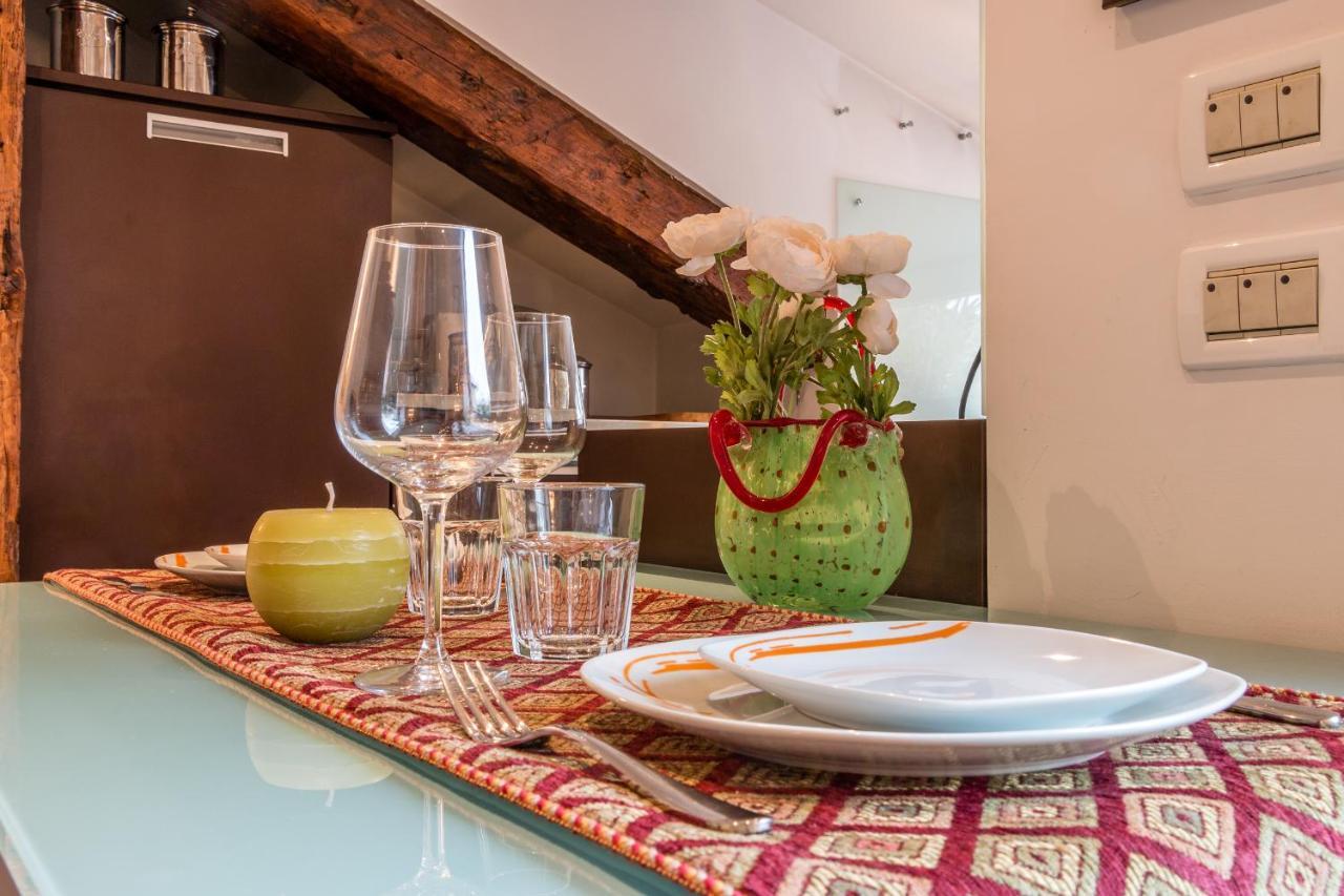 Gold And Red - The Venetian Style With Terrace