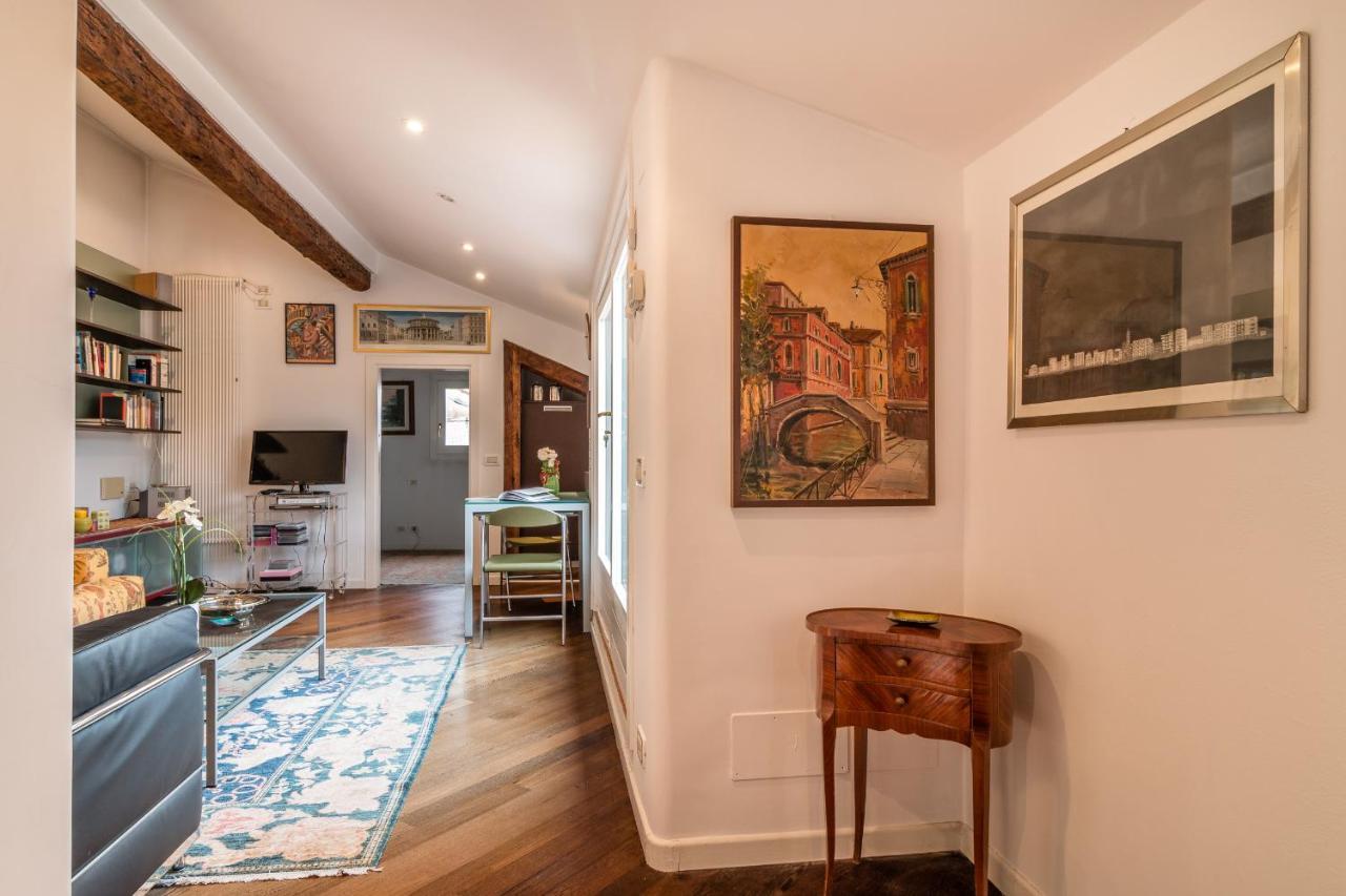 Gold And Red - The Venetian Style With Terrace Appartement Venetië