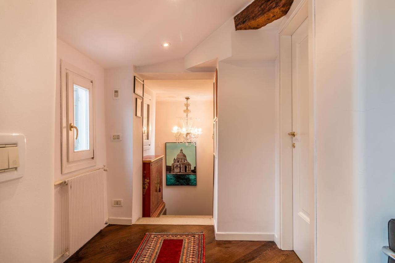 Appartement Gold And Red - The Venetian Style With Terrace Venetië