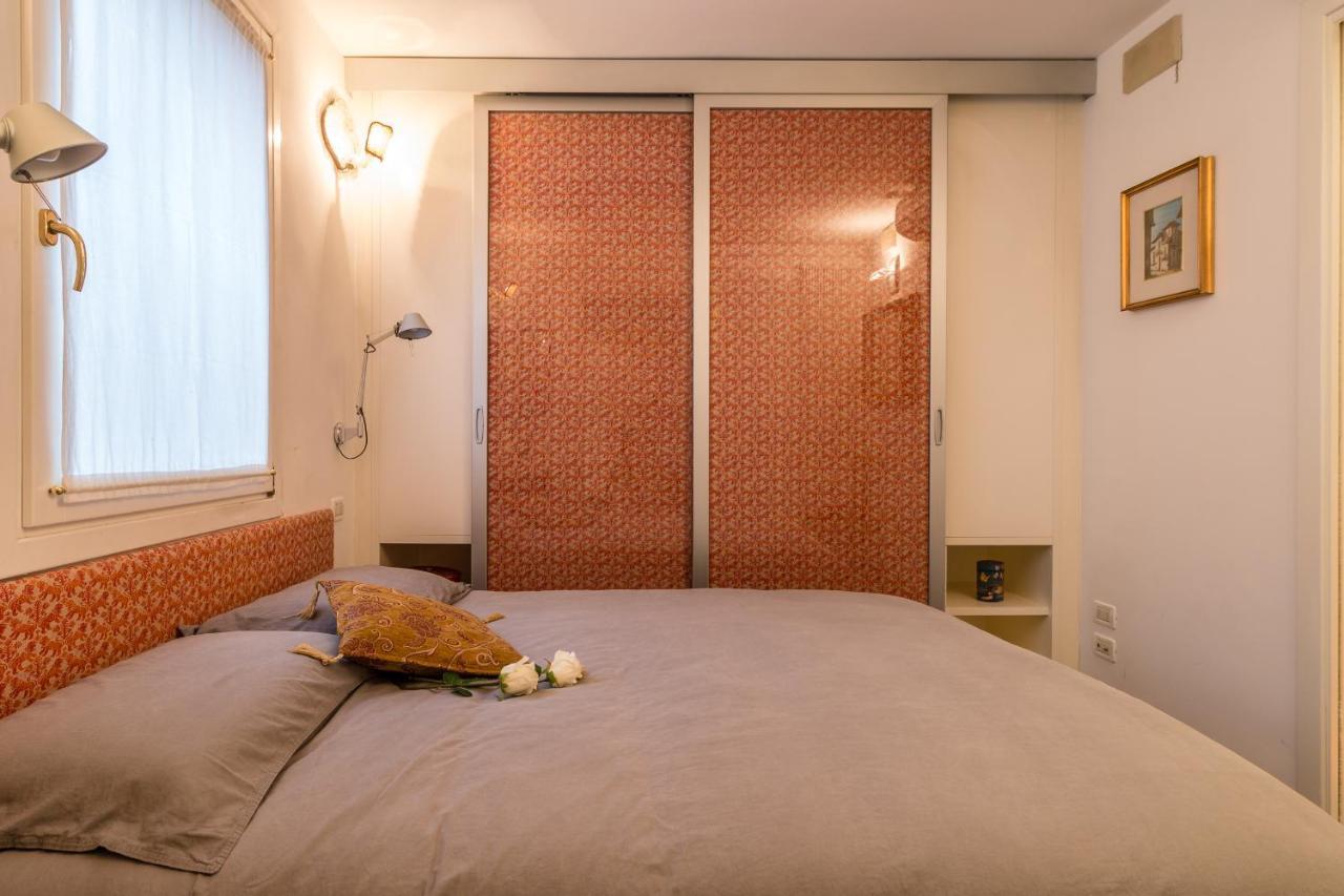 Gold And Red - The Venetian Style With Terrace Appartement Venetië