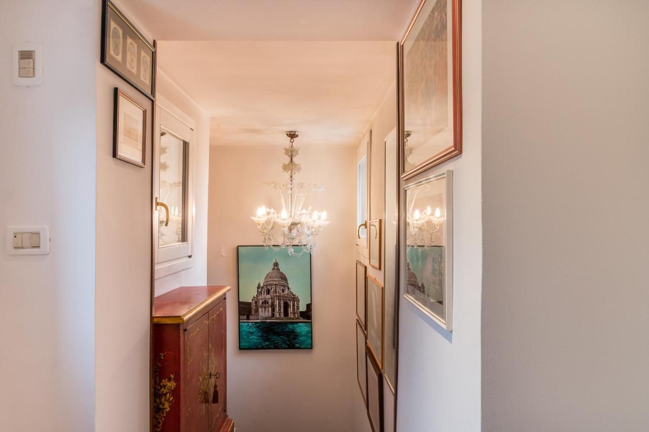 Gold And Red - The Venetian Style With Terrace Appartement *
