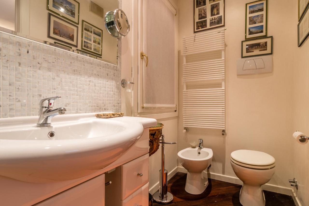 Gold And Red - The Venetian Style With Terrace Appartement