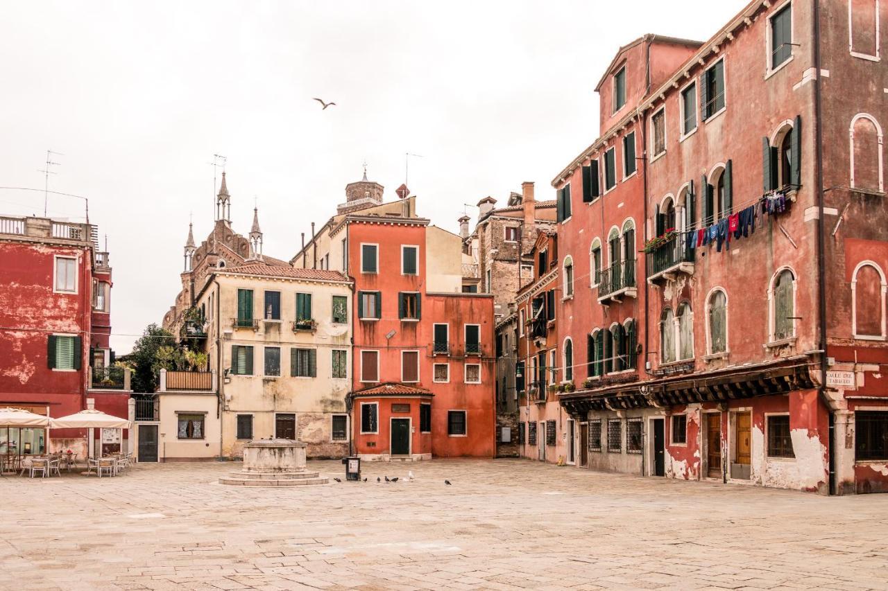 Gold And Red - The Venetian Style With Terrace *