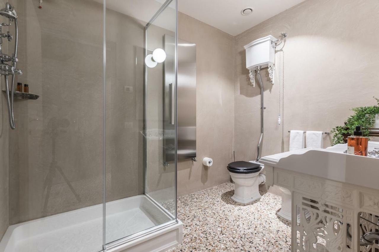 Exquisite Pied-A-Terre With Balcony Venice