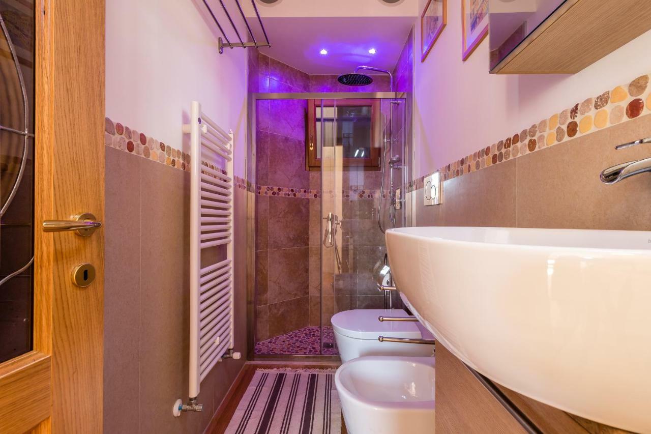 Sunny Nest Canal View In Chic Movida Apartment Venedig
