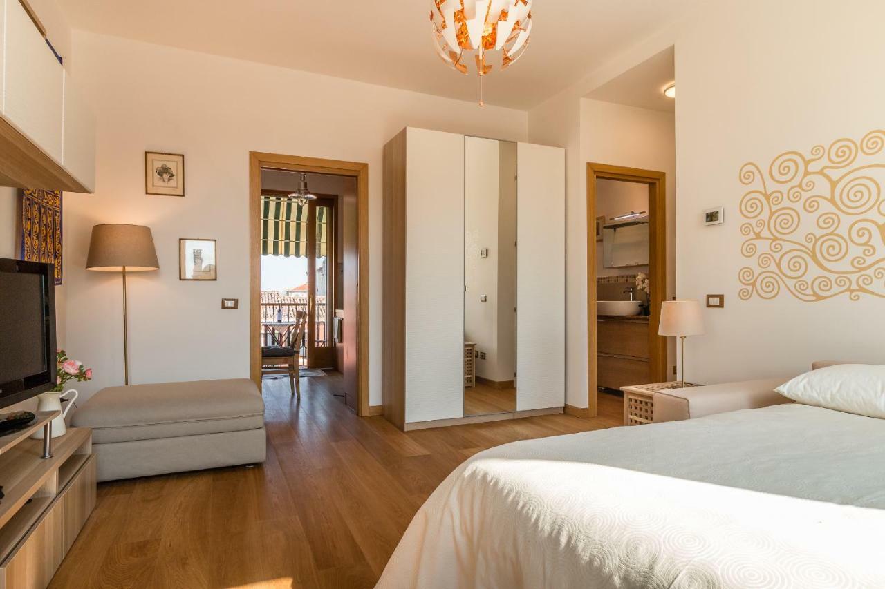 Apartment Sunny Nest Canal View In Chic Movida Venedig