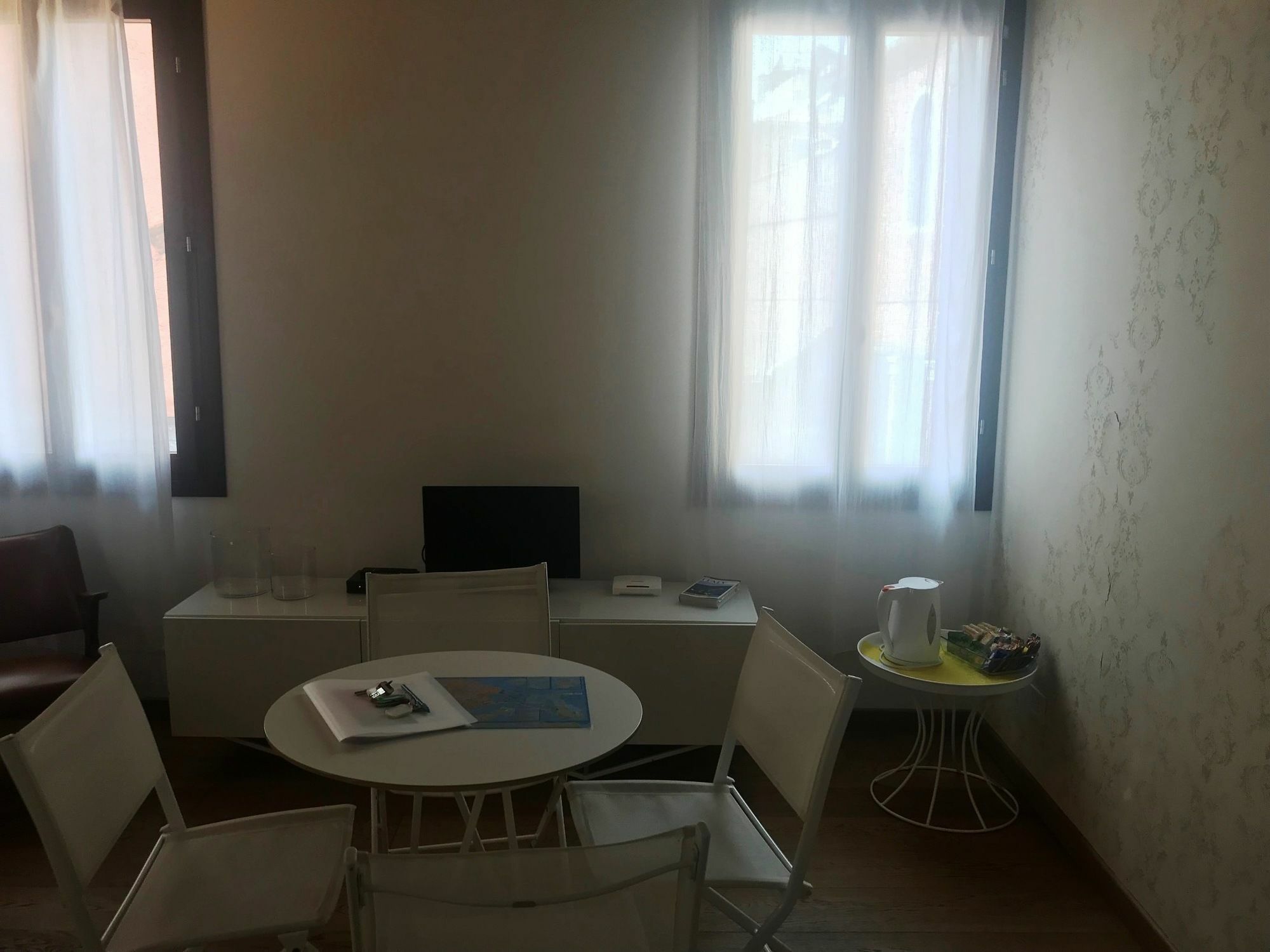 Contemporary In Ff Apartment *