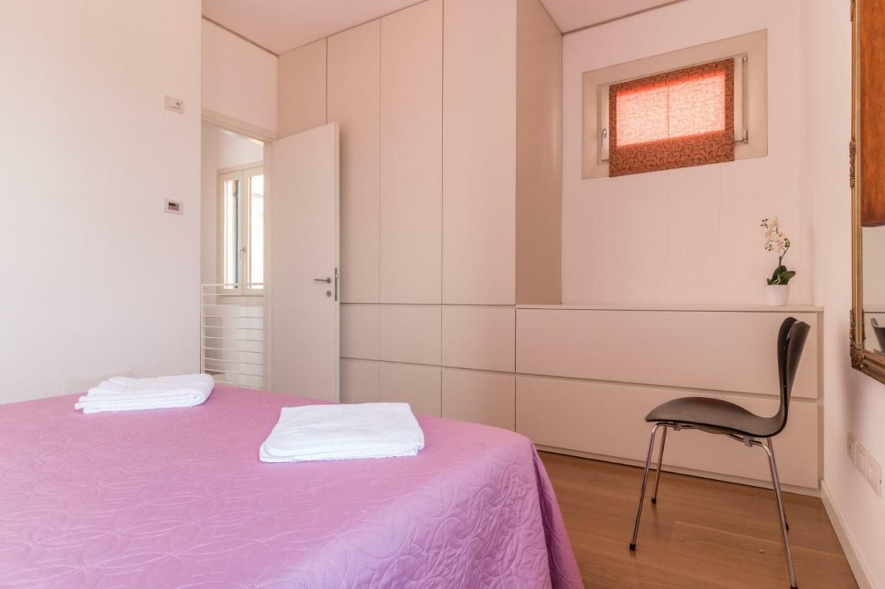 Carmini Canal View And Balcony With Lift Appartamento