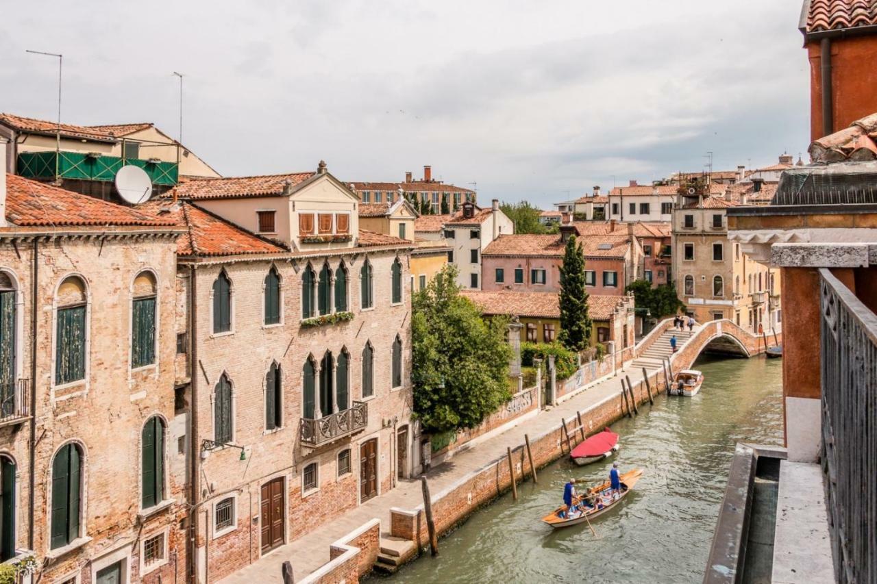 Carmini Canal View And Balcony With Lift Appartamento Venezia