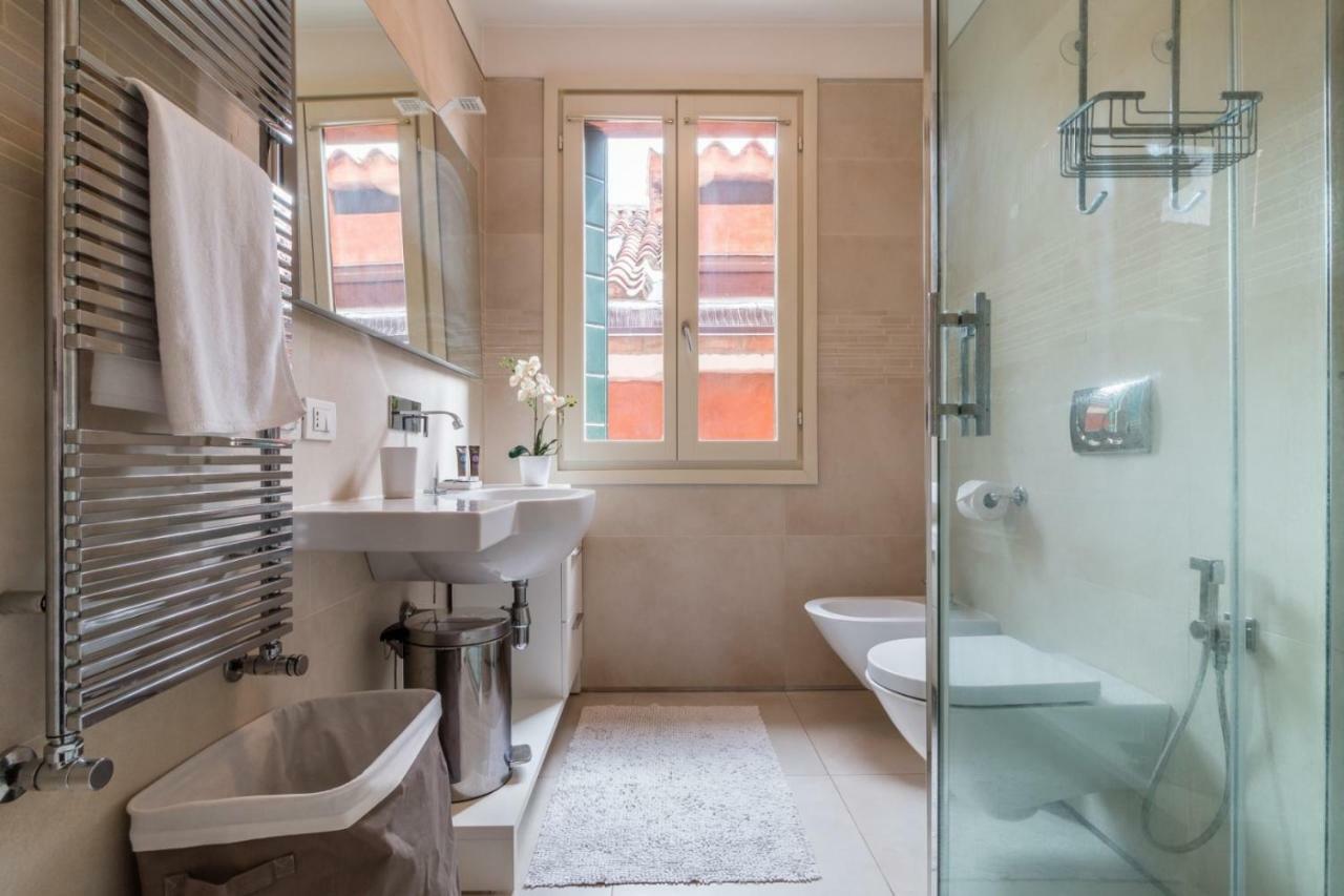 Carmini Canal View And Balcony With Lift * Venezia