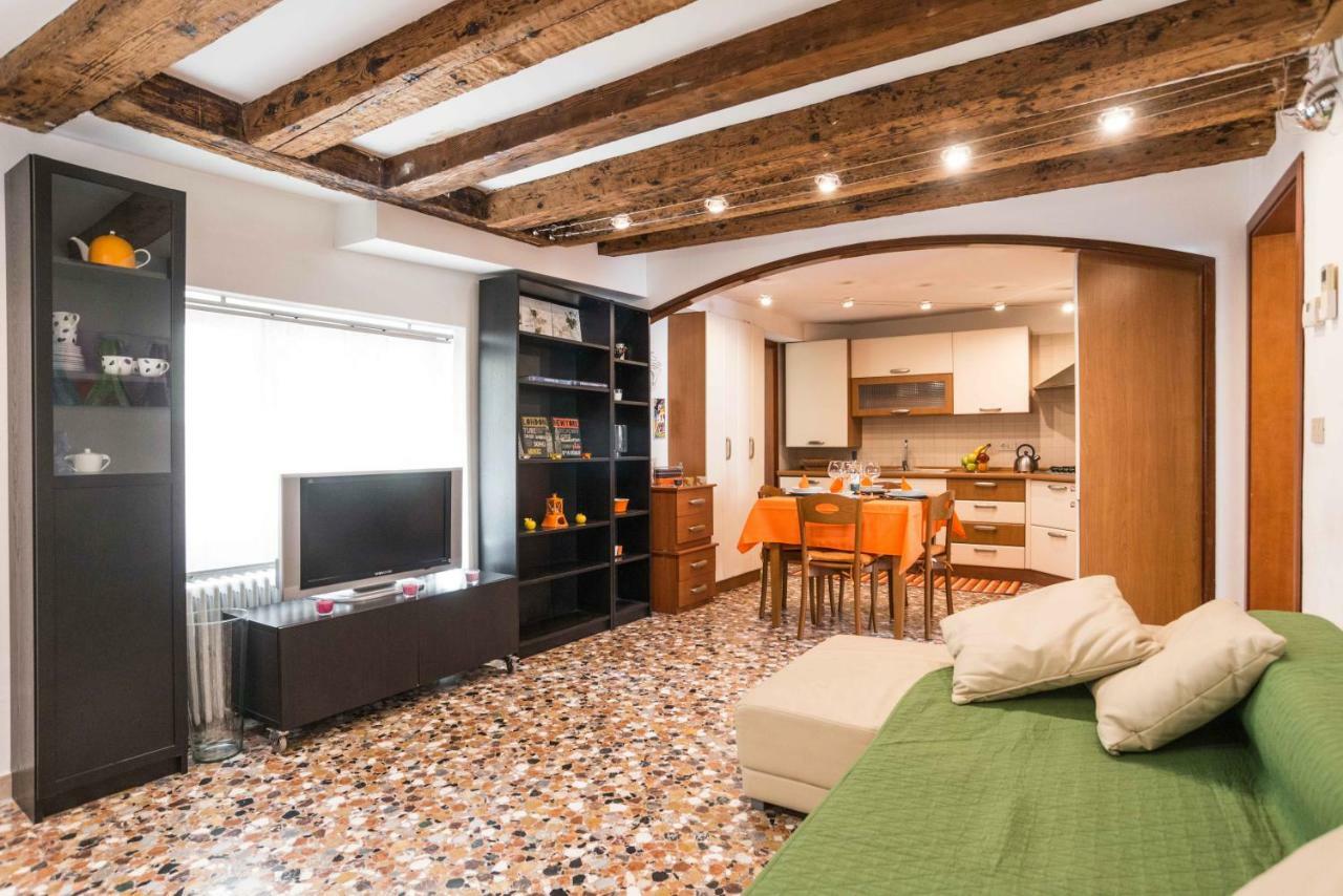 Appartement In The House