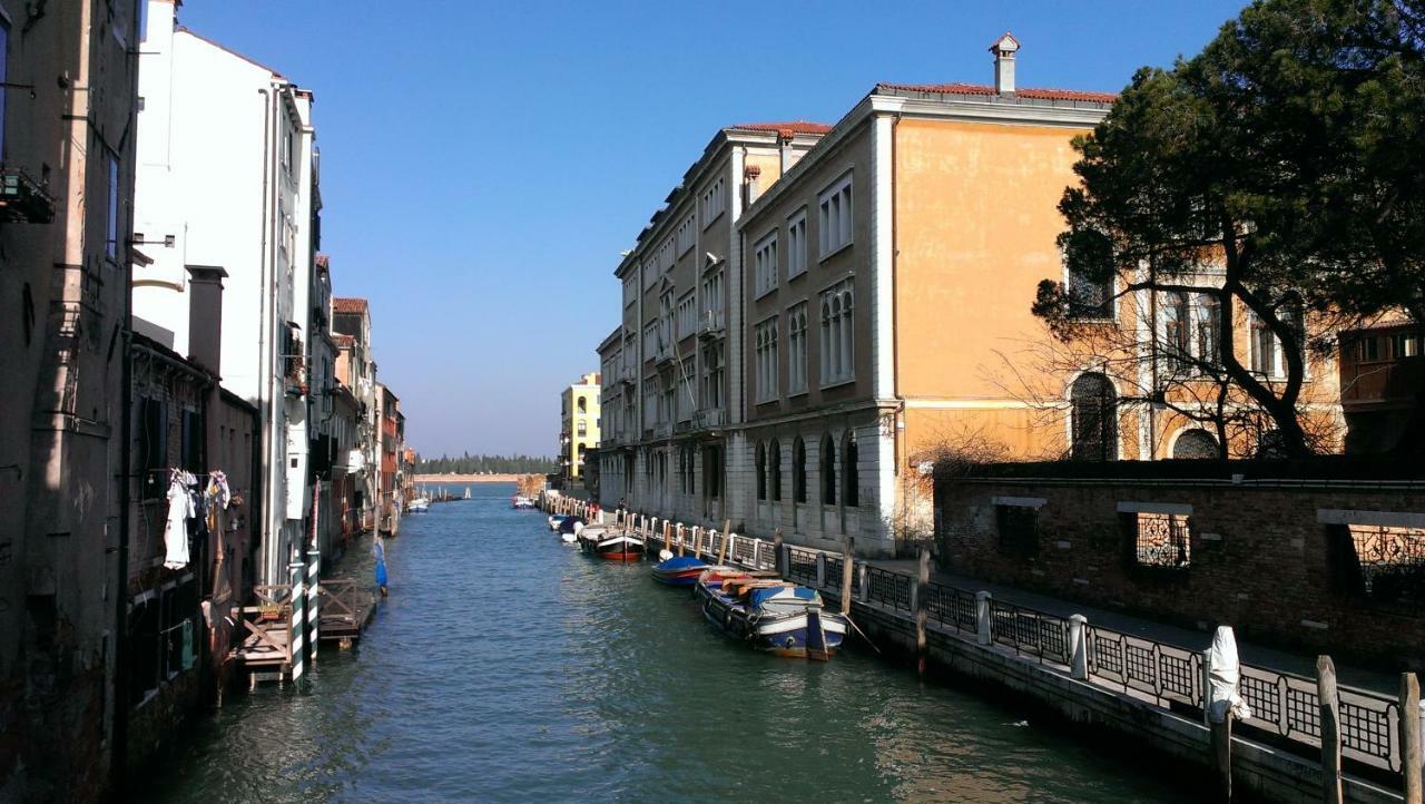 La Gondola - Beautiful Canal View Apartment Venedig