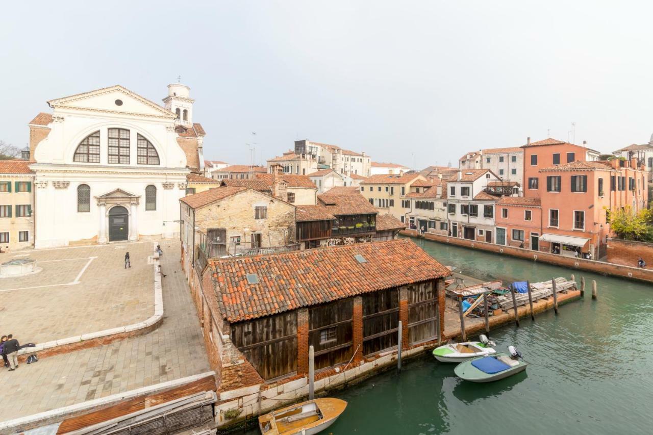 On The Canal Venezia