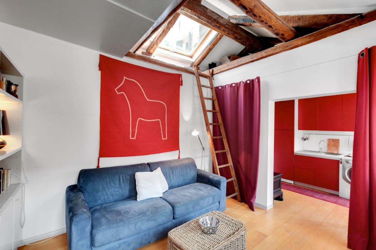 Bragora Smoochy Attic In *