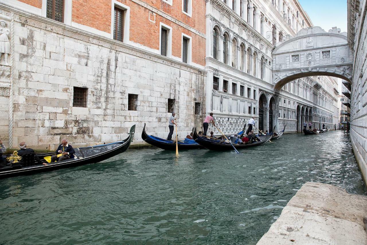 Apartment Biennale Ca Dario Venedig