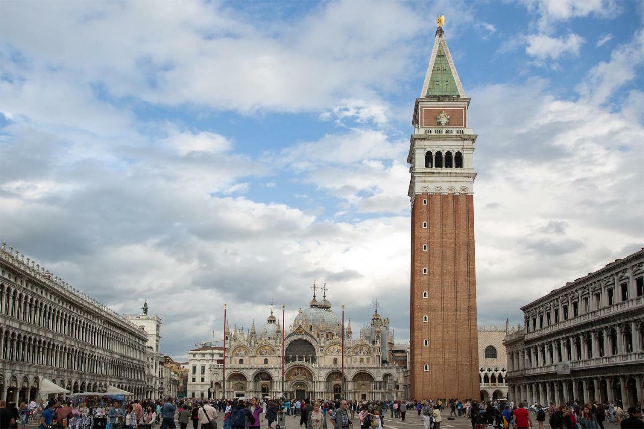 Biennale Ca Dario Venedig