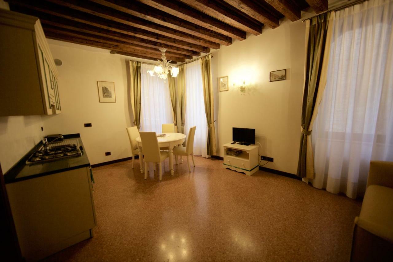 Family Three Minutes From San Marco Square, Apartment Venedig