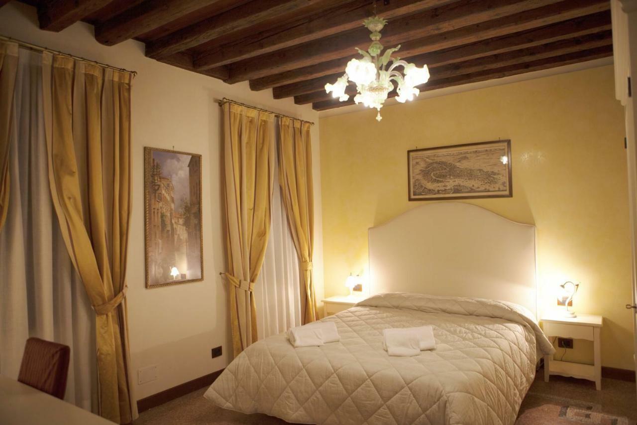 Family Three Minutes From San Marco Square, Apartment Venedig