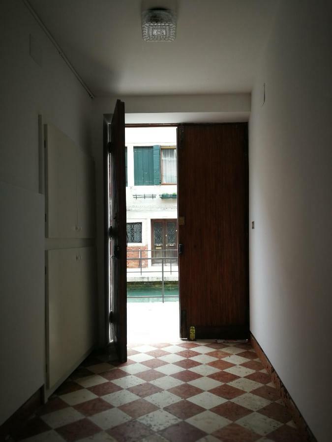 Salute Apartment *