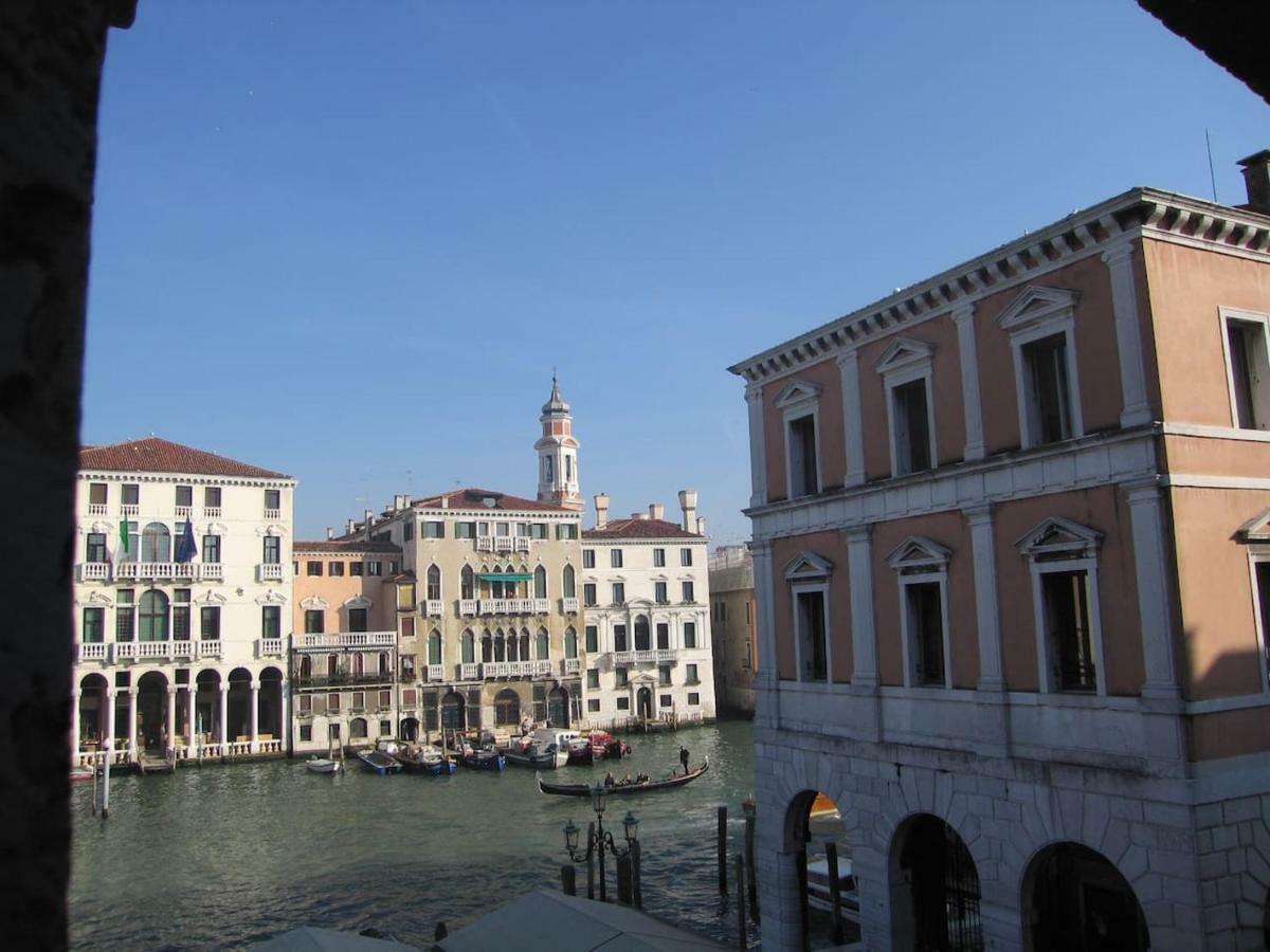 Apartment Loft Overlooking The Grand Canal *
