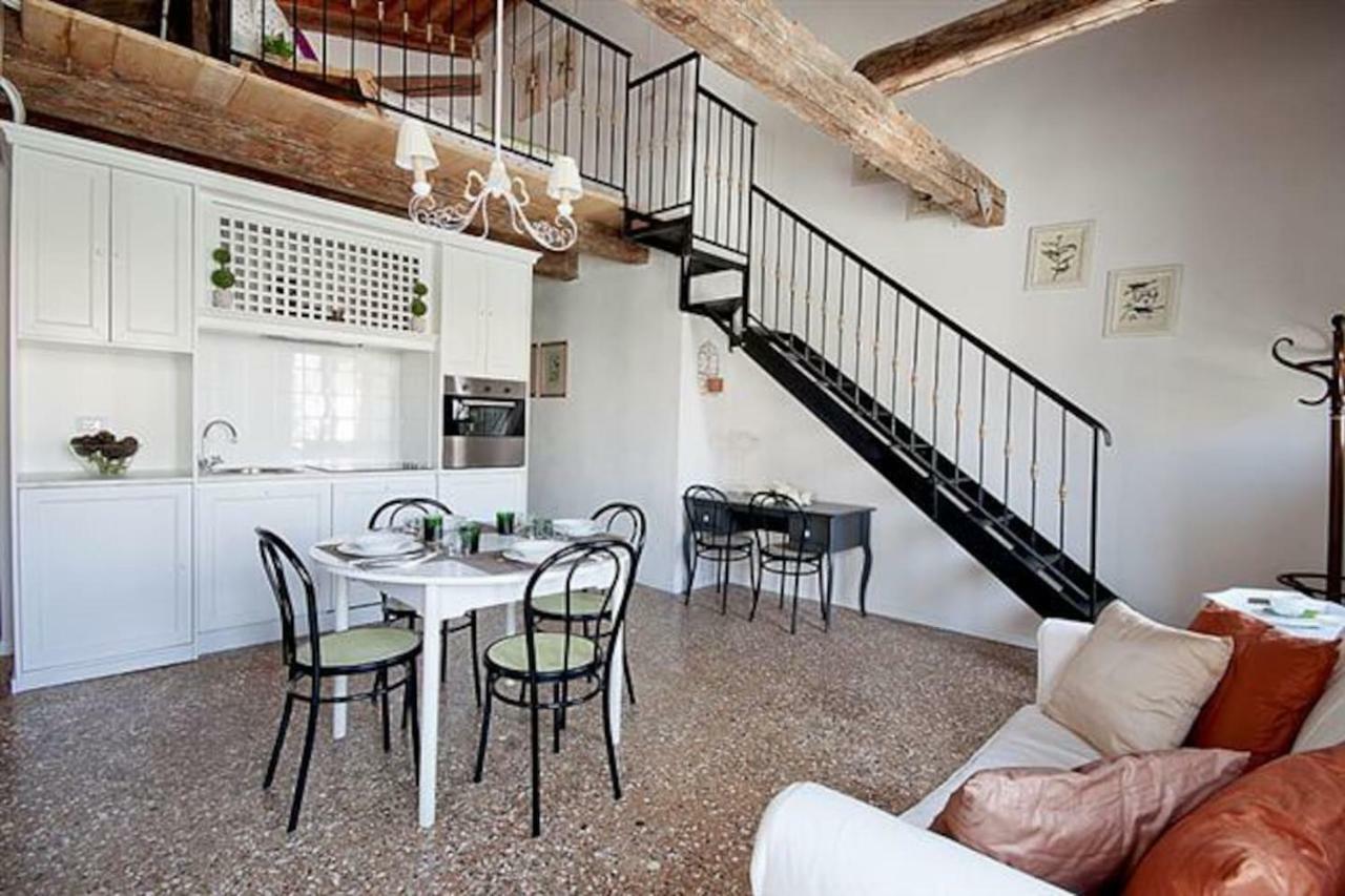 Apartment Loft Overlooking The Grand Canal Venice