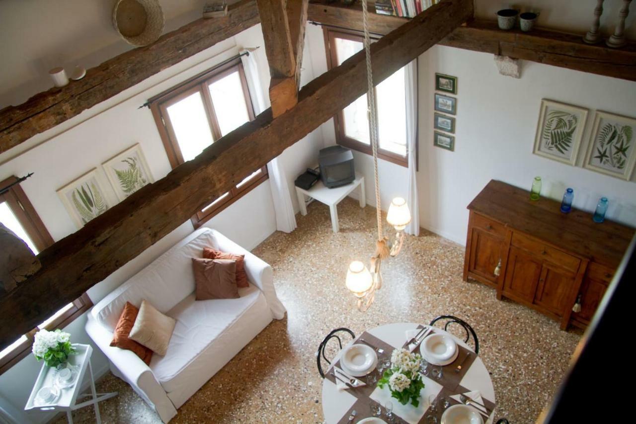 Apartment Loft Overlooking The Grand Canal