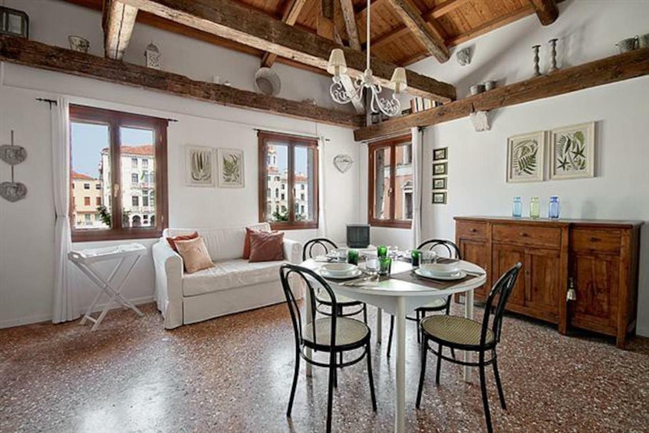 Loft Overlooking The Grand Canal Apartment *
