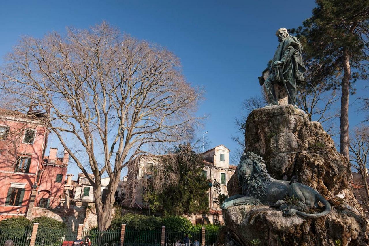 Le Ancore Few Steps From Biennale Art * Venezia