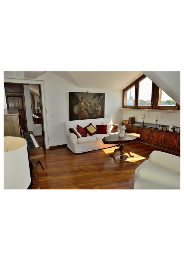 Mimi's Loft Apartment *