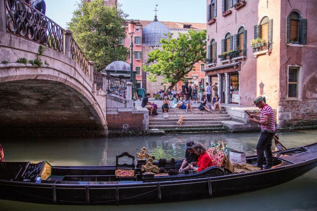 Apartment Life In Venedig