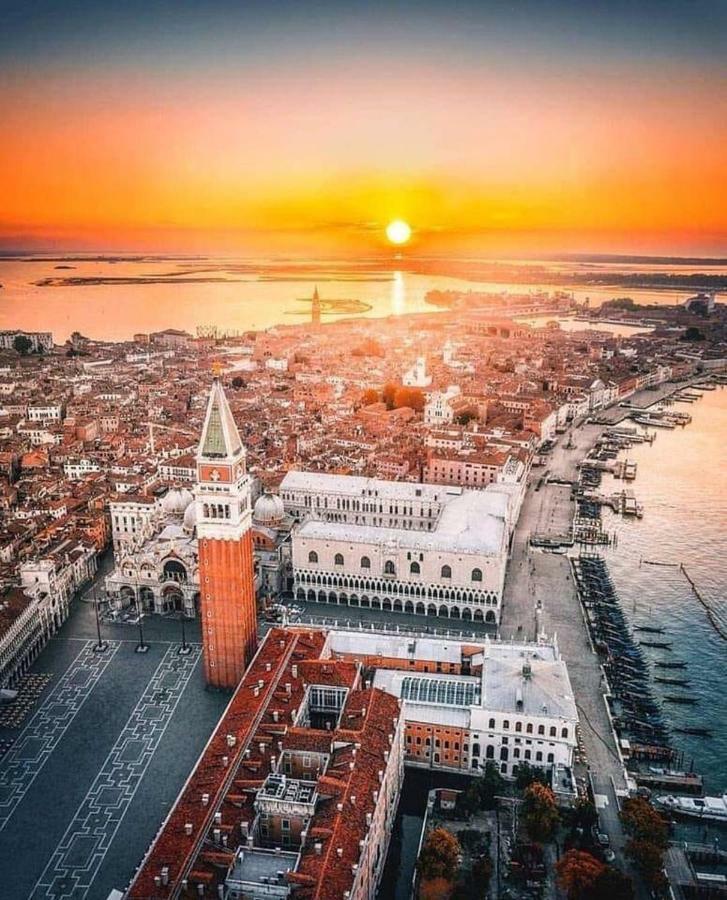 Biennale Ca Dario Venedig