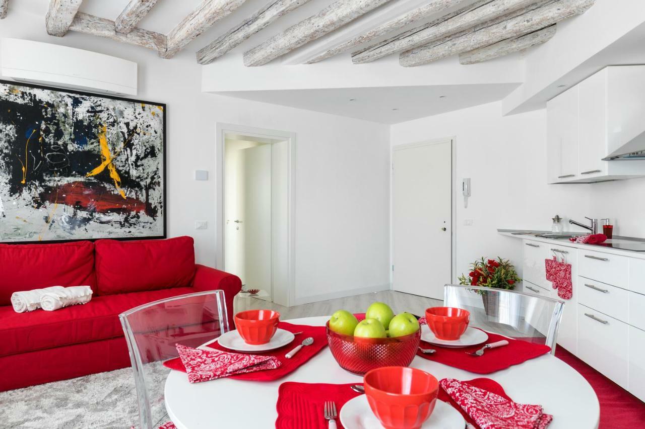 Heaven Biennale, The Elegant * Venedig