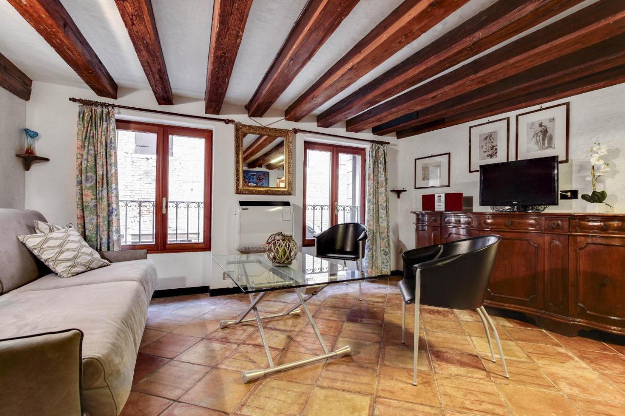 Apartment Canal View In Rialto By Wonderful Italy *