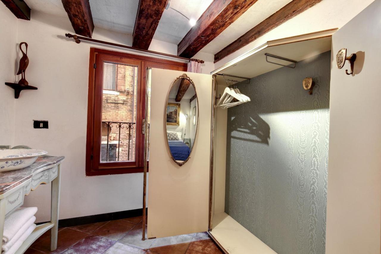 Canal View In Rialto By Wonderful Italy Apartment