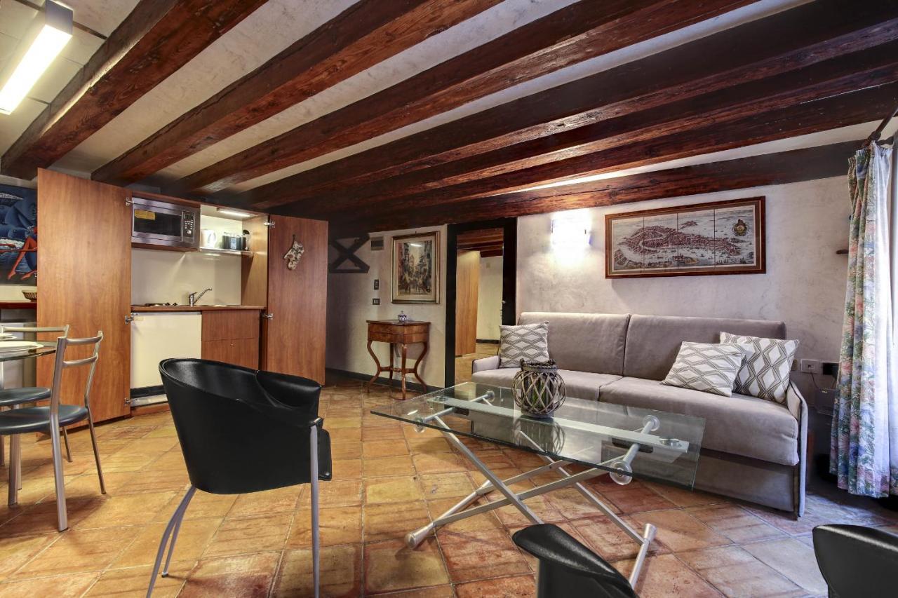 Canal View In Rialto By Wonderful Italy Apartment Venedig