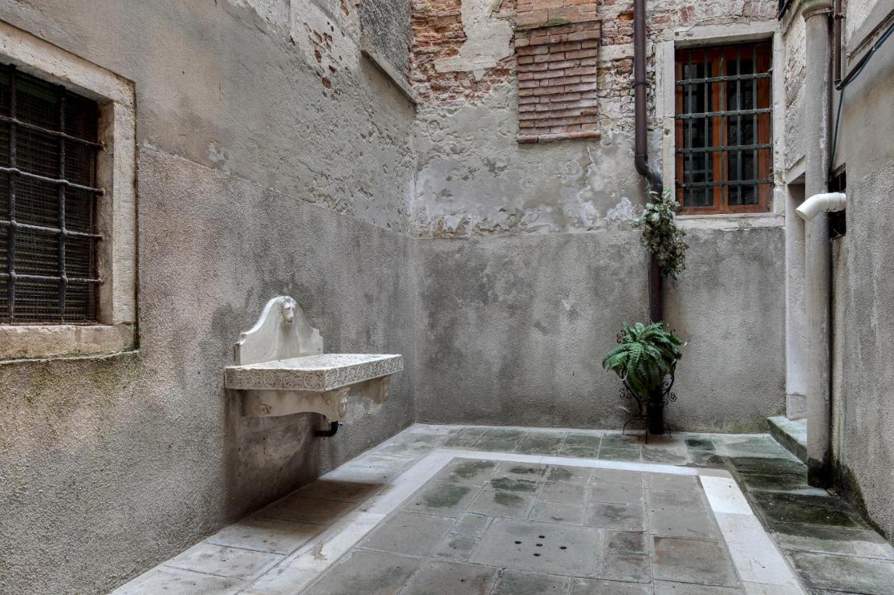 Canal View In Rialto By Wonderful Italy Apartment